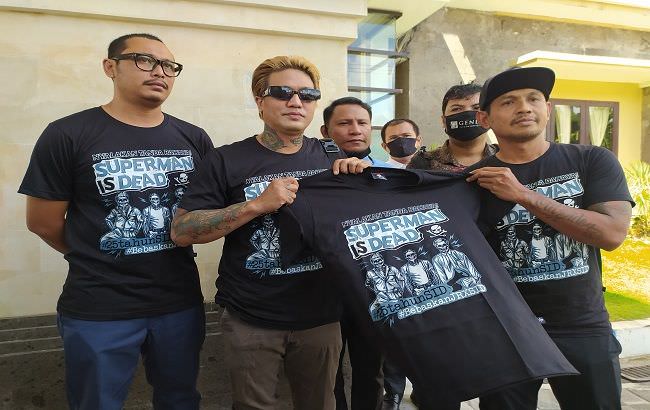 rayakan-hari-jadi-ke-25-tahun-duo-sid-bawa-selebaran-bebaskan-jrx-sid