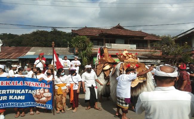 tolak-tanah-duwe-adat-jadi-dermaga-asdp-nekat-ancam-bunyikan-kulkul