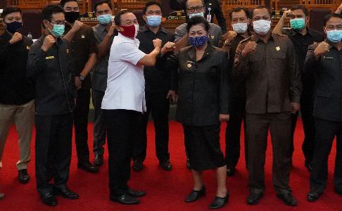 gede-dana-mundur-dari-dprd-karangasem-iga-mas-sumatri-juga-datang