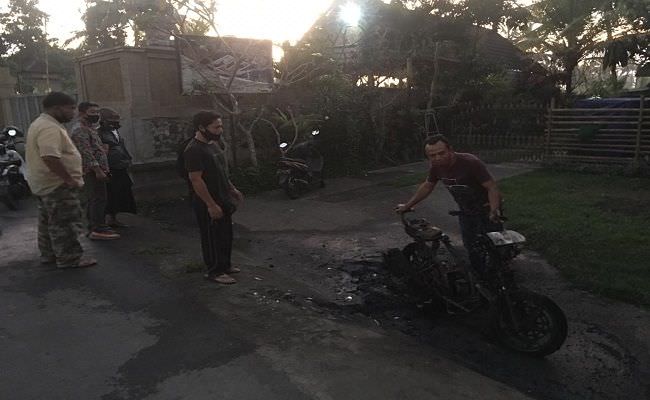polisi-ungkap-penyebab-terbakarnya-motor-vario-cewek-di-gianyar-bali