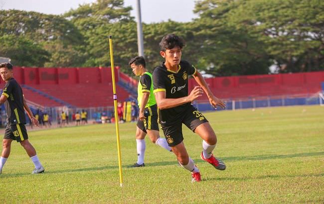 trial-di-persik-ini-pengorbanan-bek-jangkung-berdarah-bali-jepang