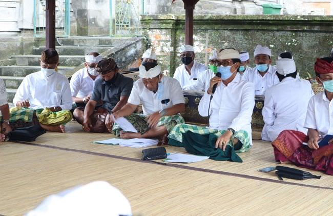 aa-gde-agung-piodalan-pura-penataran-pucak-mangu-digelar-31-oktober
