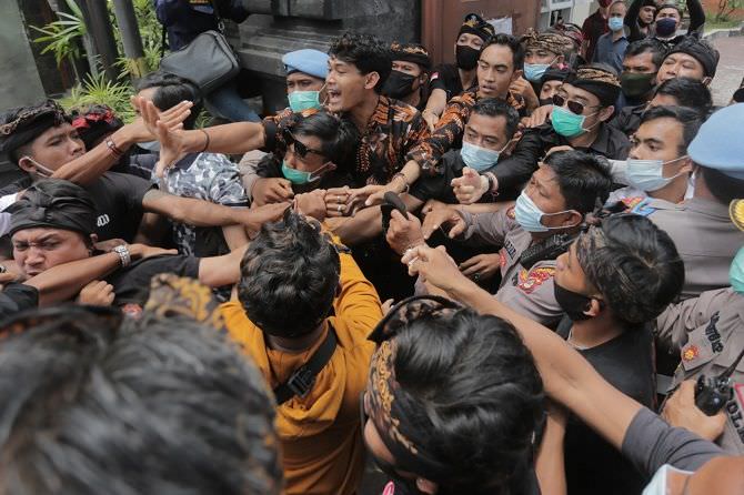 sikapi-kasus-awk-budayawan-perlu-banyak-renungan-melalui-medsos