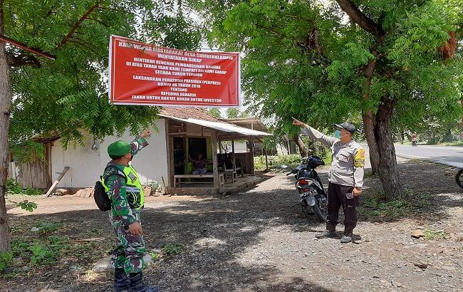 update-warga-sumberklampok-pasang-spanduk-tolak-bandara-bali-utara