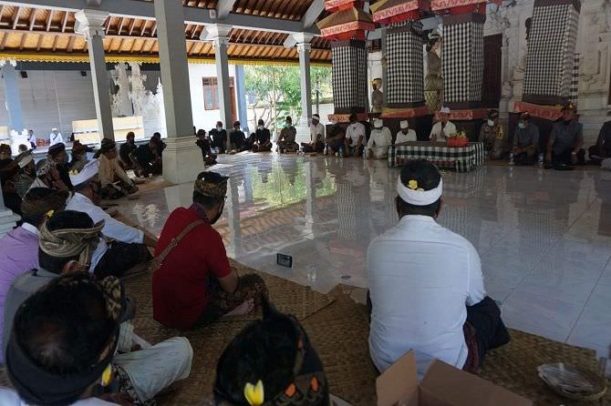 lapor-ke-polda-bali-supartawan-warga-nusa-penida-dendam-dengan-awk