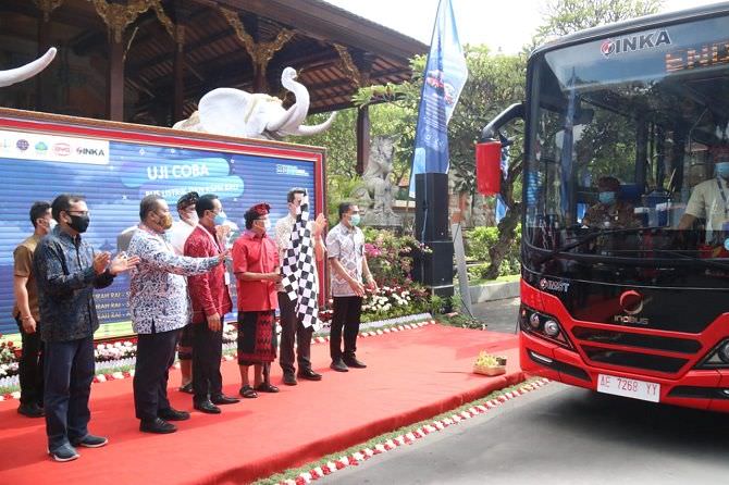 perum-ppd-resmi-operasikan-bus-listrik-ramah-lingkungan-di-bali