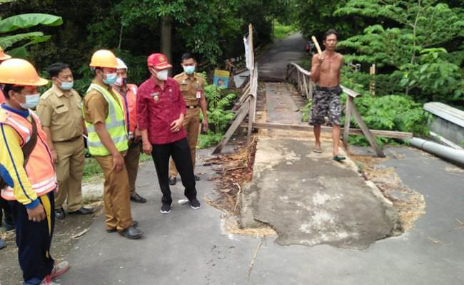 pjs-bupati-kecewa-jembatan-rusak-dibiarkan-jalan-bagus-diperbaiki