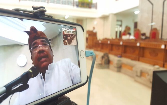 tegas-bupati-agus-minta-pinjaman-pen-tak-ditarik-ke-ranah-politik