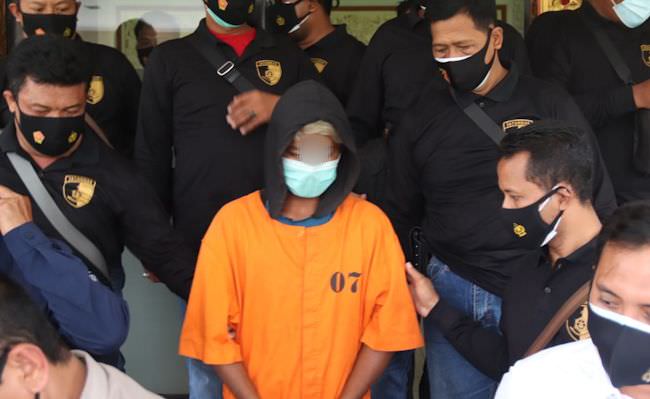 bocah-pelaku-pembunuhan-teller-bank-ditangkap-saat-bersama-waria