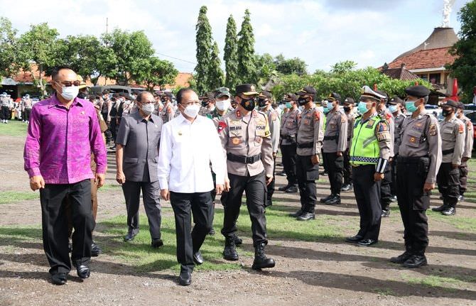 gelar-pasukan-tegakkan-imbauan-bahaya-covid-19-ini-pesan-tegas-koster