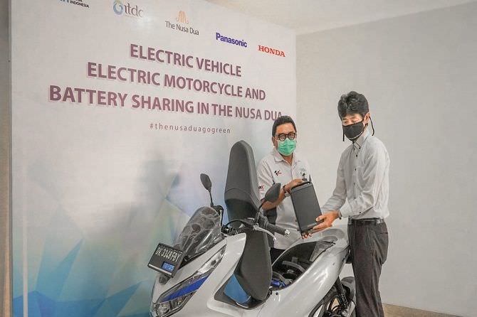 itdc-bareng-pt-hpp-energy-indonesia-ujicoba-motor-listrik-di-nusa-dua