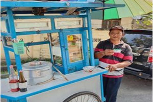 penjual-bakso-ikut-program-jknkis-mulyono-masa-tua-saya-terlindungi