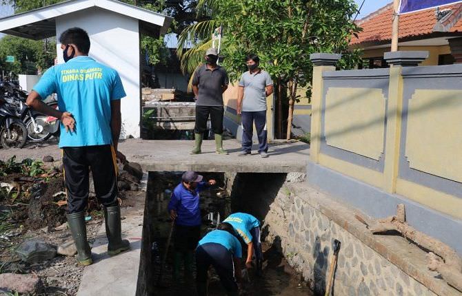waspadai-banjir-2018-terulang-drainase-baktiseraga-dikeruk-lagi