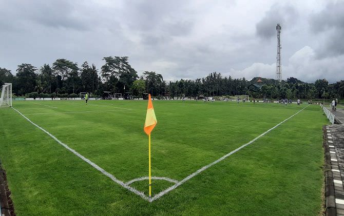 berkelas-tim-liga-1-bahkan-timnas-bisa-pakai-lapangan-monkey-forest