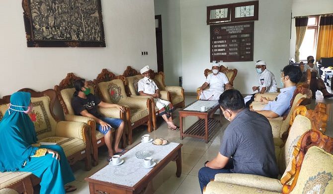 tarif-sewa-pasar-naik-pedagang-pasar-di-buleleng-ngelurug-kantor-dprd