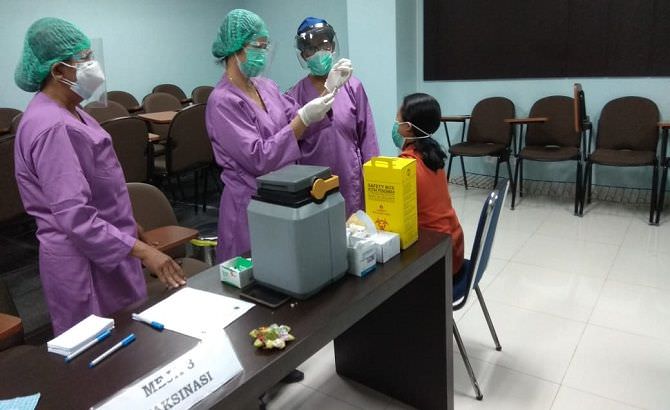 usai-disuntik-vaksin-covid-19-nakes-di-gianyar-alami-pusing-pusing