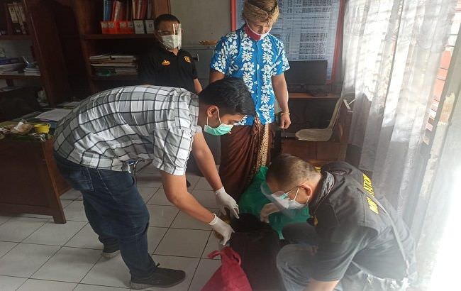 bebas-bule-rusia-pengajar-bahasa-inggris-segera-dideportasi