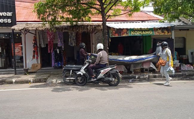 korsleting-listrik-kios-buah-terbakar-sehari-kemudian-buka-lagi