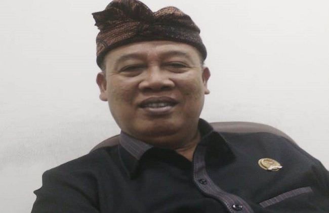 ruwet-dprd-minta-bendesa-adat-tak-permasalahkan-tanah-pasar-gianyar