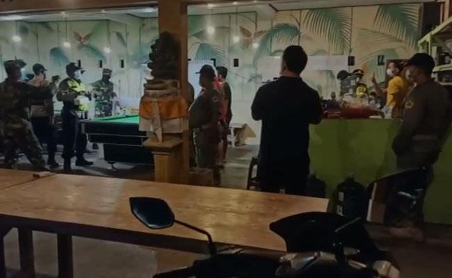 tempat-biliar-ditutup-paksa-karena-lewat-jam-malam-ppkm