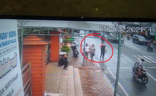 aksi-hipnotis-marak-lagi-saldo-atm-ibu-ibu-di-tabanan-dikuras-habis
