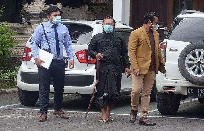 bantah-cabuli-korban-sebut-hanya-melukat-biasa-janji-lawan-di-sidang