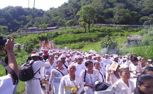 di-karangasem-upacara-melasti-dibatasi-maksimal-20-orang