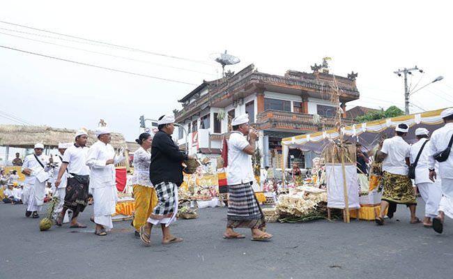 gianyar-danai-tawur-kesanga-di-catus-pata-misa-digelar-dini-hari