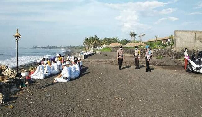 sekda-gianyar-selatan-melasti-di-pantai-gianyar-utara-cukup-di-beji