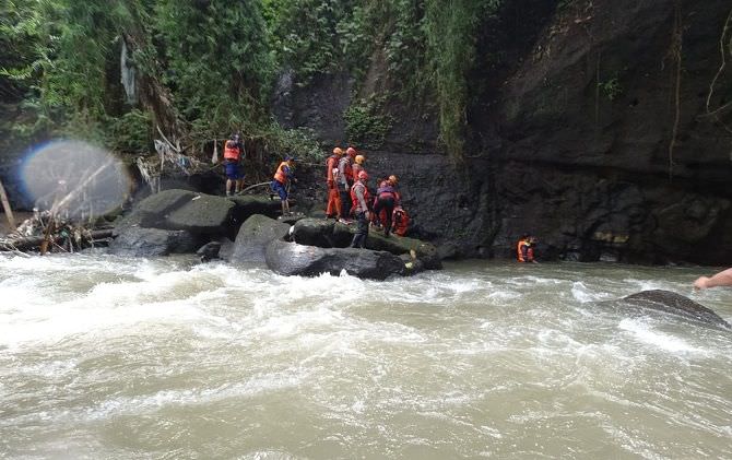 sisir-beji-titibesi-hingga-goa-gajah-pemotor-jatuh-belum-ditemukan