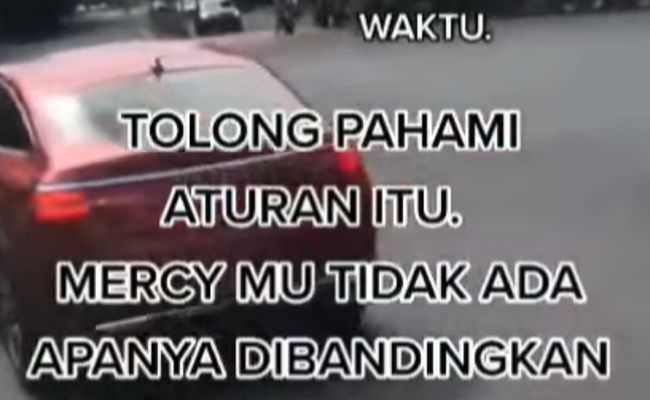terungkap-ini-pengemudi-mobil-mewah-yang-halangi-mobil-damkar