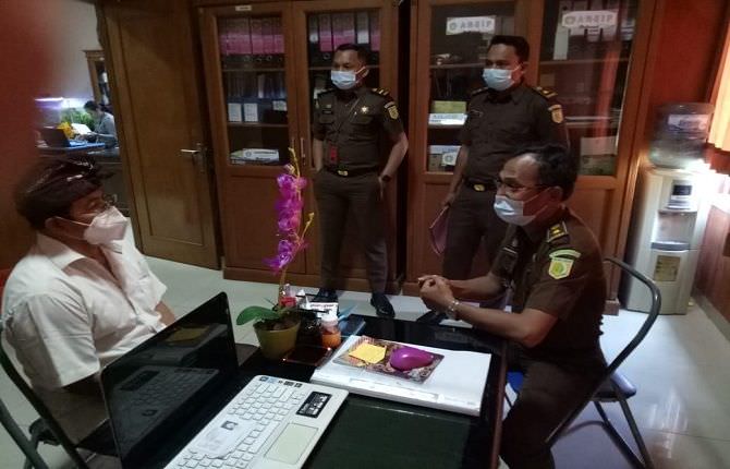 tunda-bayar-uang-pengganti-kejari-klungkung-tagih-eks-bupati-candra
