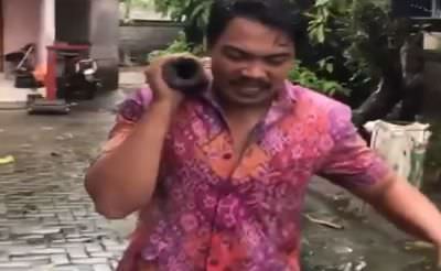 viral-video-lelucon-pedagang-celeng-di-bali-kenakan-baju-endek