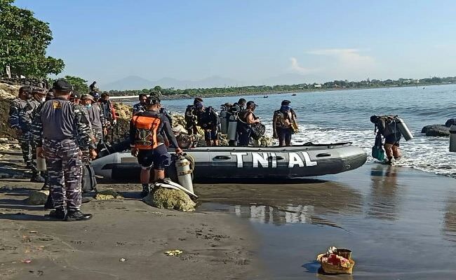 angkat-sampah-bawah-laut-lanal-denpasar-terjunkan-puluhan-penyelam