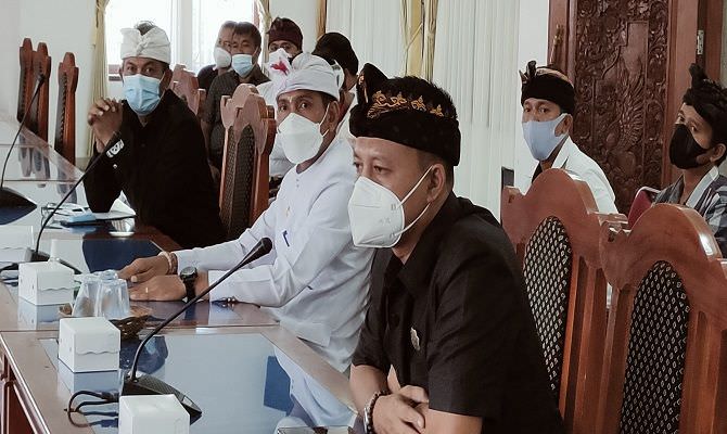 digerudug-warga-banyuasri-dprd-buleleng-minta-pasar-bermobil-dipindah