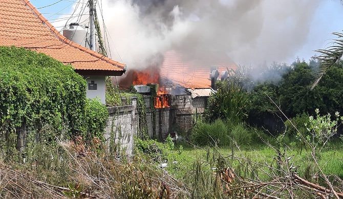 gas-50-kg-meledak-dua-cafe-terbakar-petugas-isi-gas-nyaris-tewas