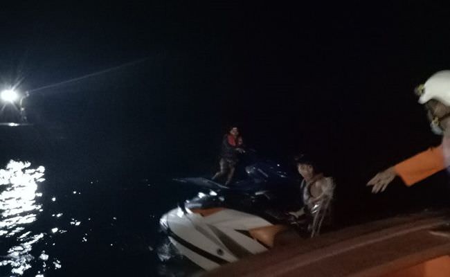 jetski-kehabisan-bbm-turis-dan-guide-terapung-berjam-jam-di-laut-bali