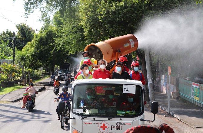 kurangi-co2-di-atmosfer-semprotkan-ribuan-liter-eco-enzyme