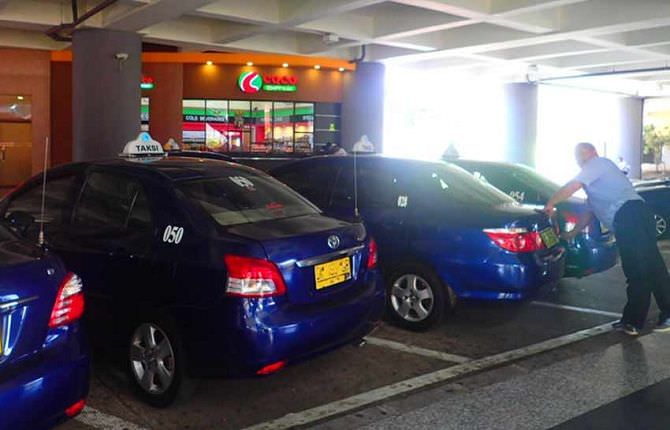 jadi-korban-diskriminasi-angkasa-pura-40-tahun-taxi-ngurah-rai-protes