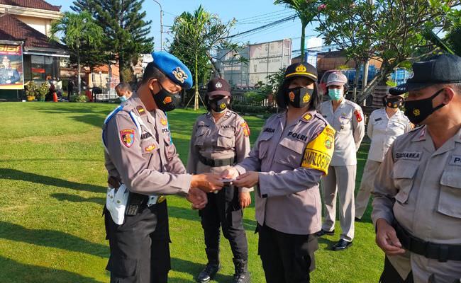 pagi-pagi-anggota-polresta-denpasar-diperiksa-provos