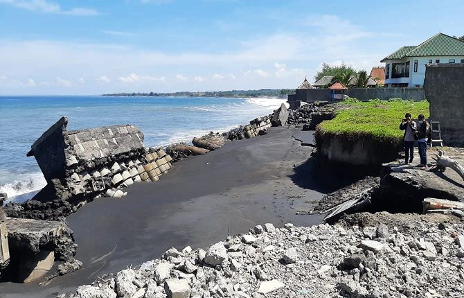 abrasi-di-pantai-tegal-besar-kian-parah-perbaikan-tunggu-dana-silpa