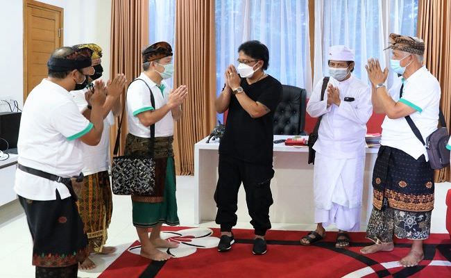 bupati-gp-siap-kerahkan-damkar-untuk-penyemprotan-disinfektan-organik