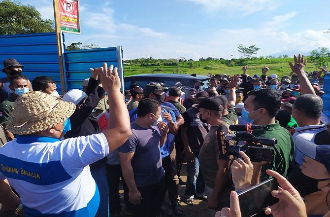 bupati-tamba-disambut-pendemo-warga-ngotot-tolak-pabrik-b3