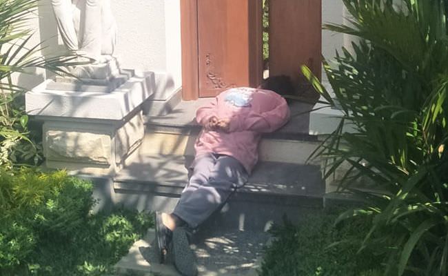 ditemukan-turis-depresi-di-bali-dibawa-ke-rumah-sakit-jiwa