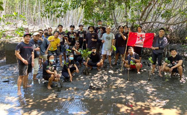 gmni-komsat-hukum-unud-tanam-bakau-saat-hari-lh-dan-harlah-bung-karno