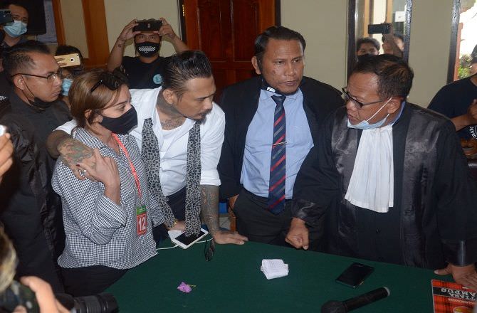 jrx-bebas-sempat-goyah-sugeng-teguh-sentil-kerasnya-lawan-kekuasaan