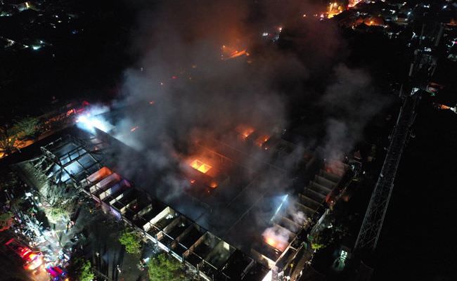 pasar-blahbatuh-terbakar-buat-taman-kebo-iwa-dan-gajah-mada-berdamai