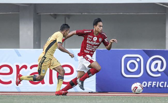 trio-bali-united-youth-main-untuk-tim-senior-pasek-beri-wejangan-ini