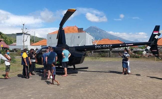 dipiloti-wna-helikopter-mendarat-darurat-di-abang-karangasem