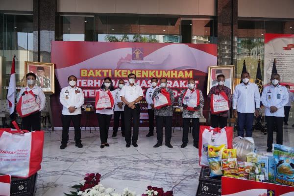 kemenkumham-salurkan-46-ribu-paket-untuk-masyarakat-terdampak-covid-19